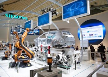 Máy móc thay thế lao động chân tay sẽ đẩy hàng triệu công nhân vào tình trạng thất nghiệp.