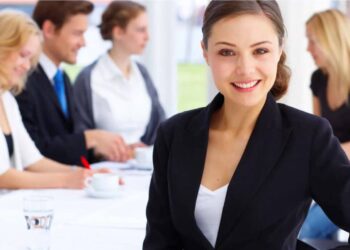 10 Cách đơn giản giúp bạn bắt chuyện với người lạ thật khôn khéo