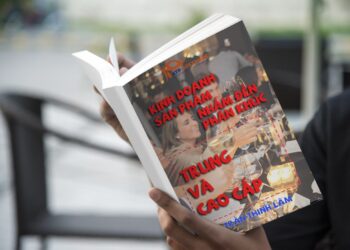 Ebook Bí Quyết Kinh Doanh Bán Hàng Nhắm Đến Phân Khúc Trung và Cao Cấp – Khách Hàng Giàu Có