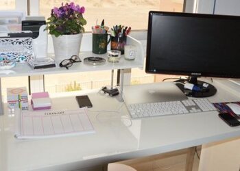 ban-lam-viec-ngan-nap