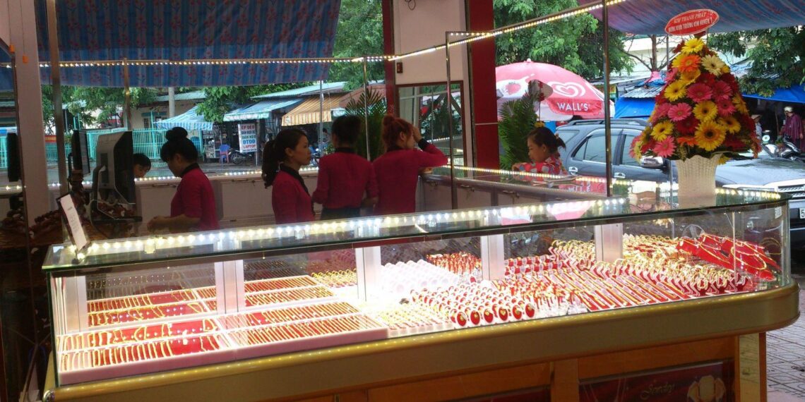 Mở cửa hàng kinh doanh vàng bạc đá quý cần giấy tờ gì? 3 Mở cửa hàng kinh doanh vàng bạc đá quý cần giấy tờ gì?