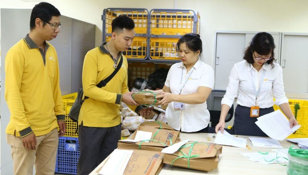 Tổng hợp cách gửi hàng bưu điện mới nhất 2020 2 200 Cach Gui Hang Qua Buu Dien