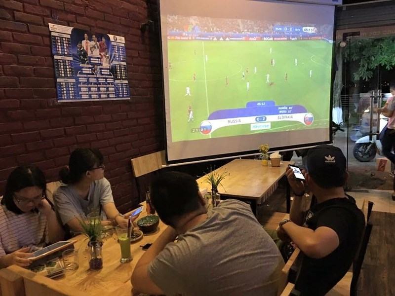 Ý tưởng kinh doanh hốt bạc mùa World Cup 2018 - image cafe-mua-worldcup-2018 on https://atpsoftware.vn